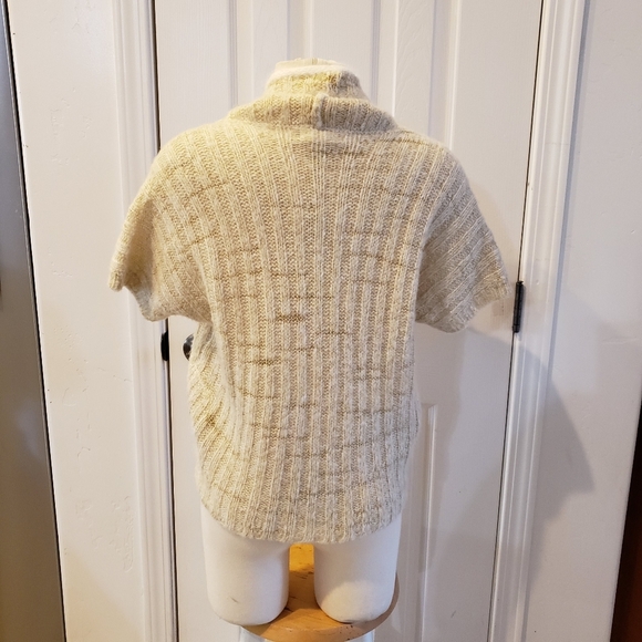 Anthropology Sleeping On Snow - Picture 4 of 6